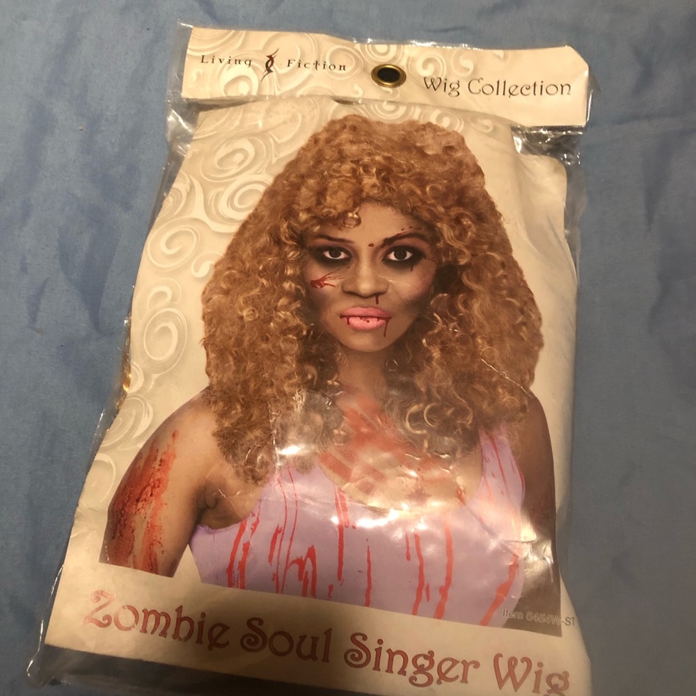 Costume wig